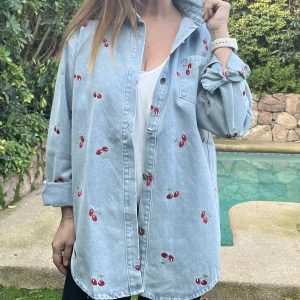 Sobre camisa cherry celeste — Chaquetas/tapados/abrigos/kimonos, Ofertas, Ofertas, Poleras/blusas/tops | Loca Tentación Chile
